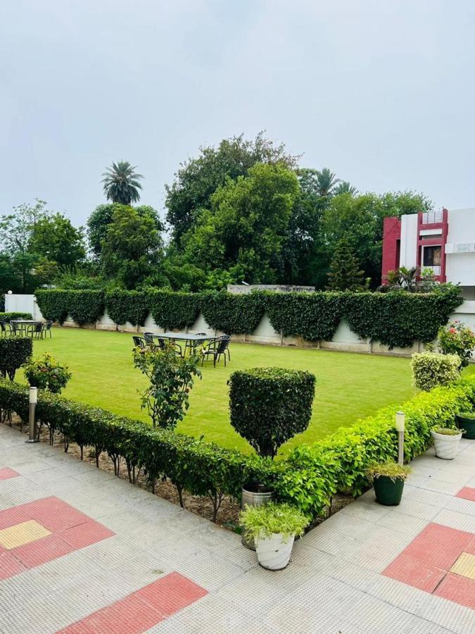 Hotel Whistling Greens Moga ภายนอก รูปภาพ