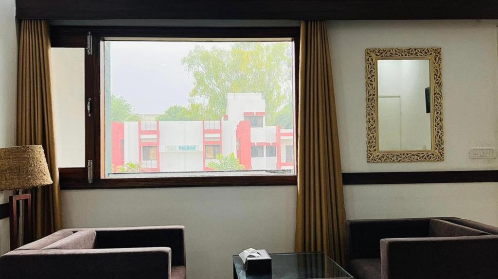 Hotel Whistling Greens Moga ภายนอก รูปภาพ