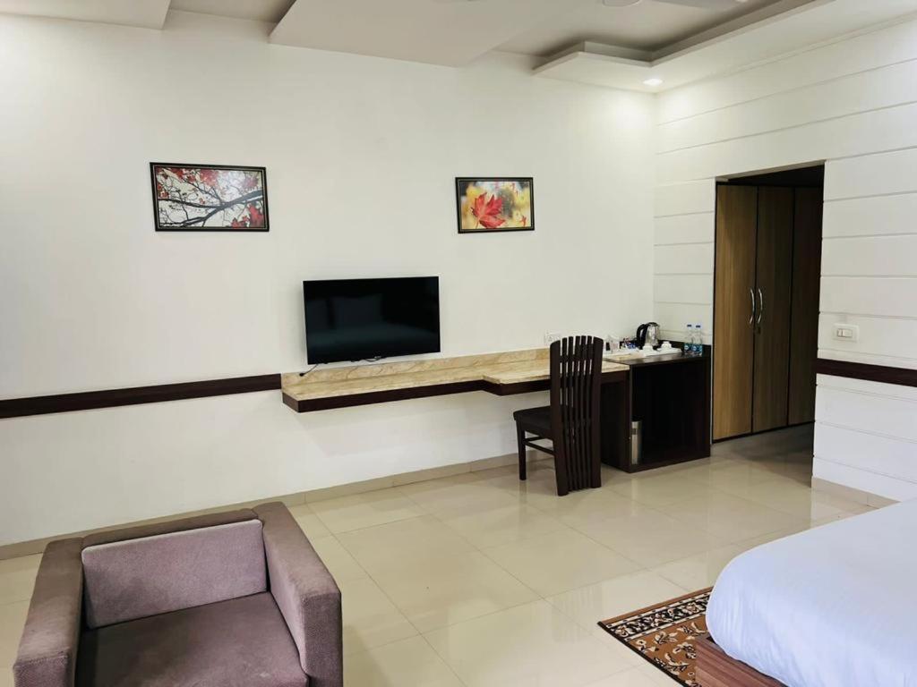 Hotel Whistling Greens Moga ภายนอก รูปภาพ