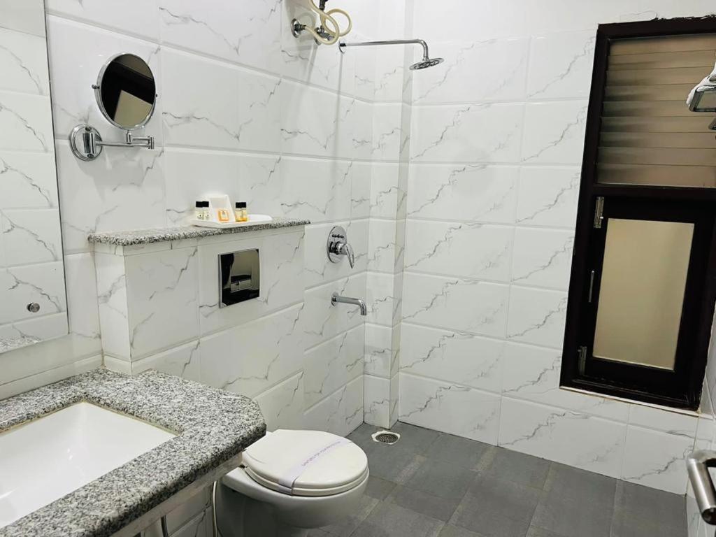 Hotel Whistling Greens Moga ภายนอก รูปภาพ