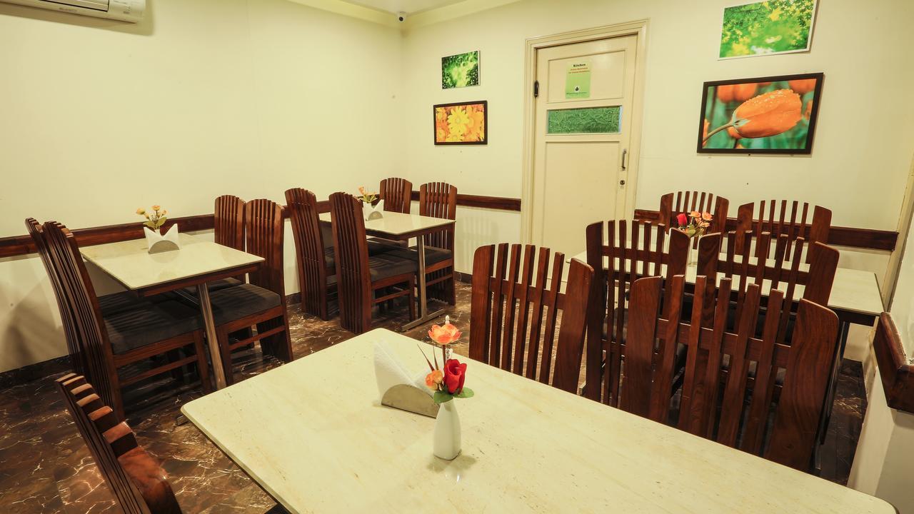 Hotel Whistling Greens Moga ภายนอก รูปภาพ