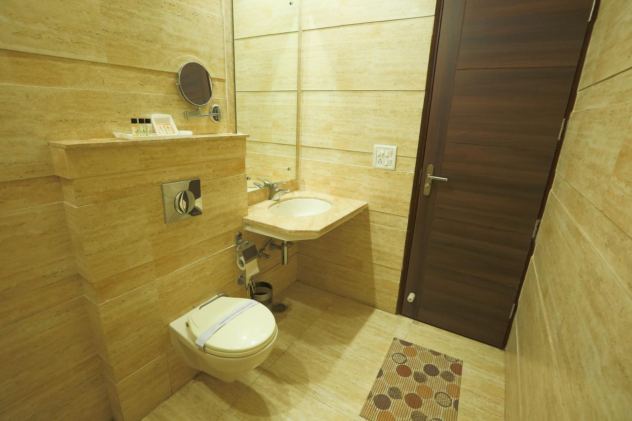 Hotel Whistling Greens Moga ภายนอก รูปภาพ