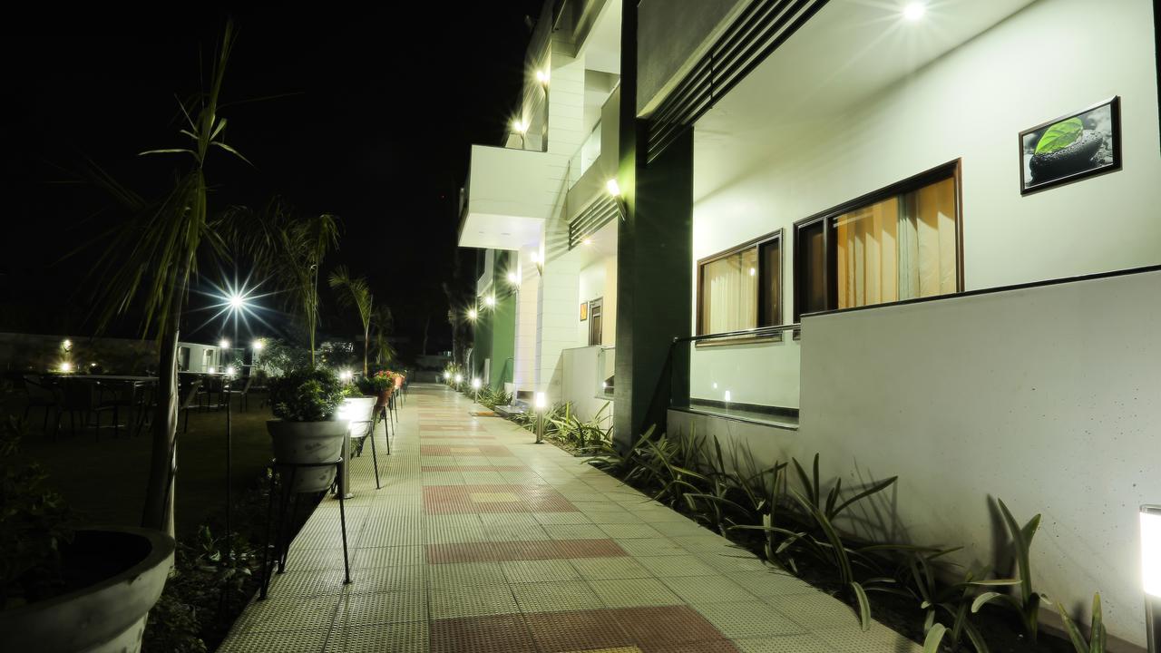 Hotel Whistling Greens Moga ภายนอก รูปภาพ