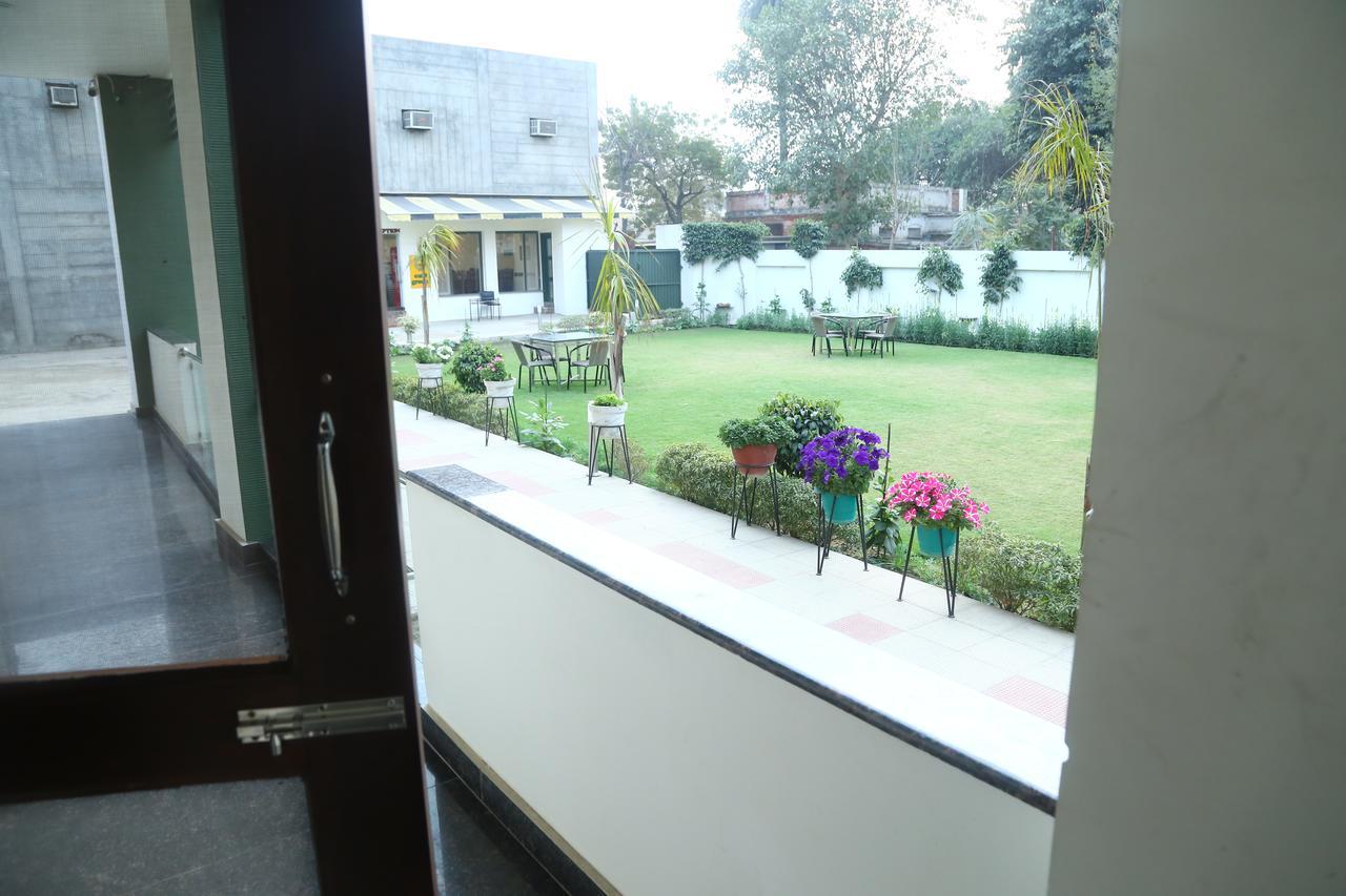 Hotel Whistling Greens Moga ภายนอก รูปภาพ